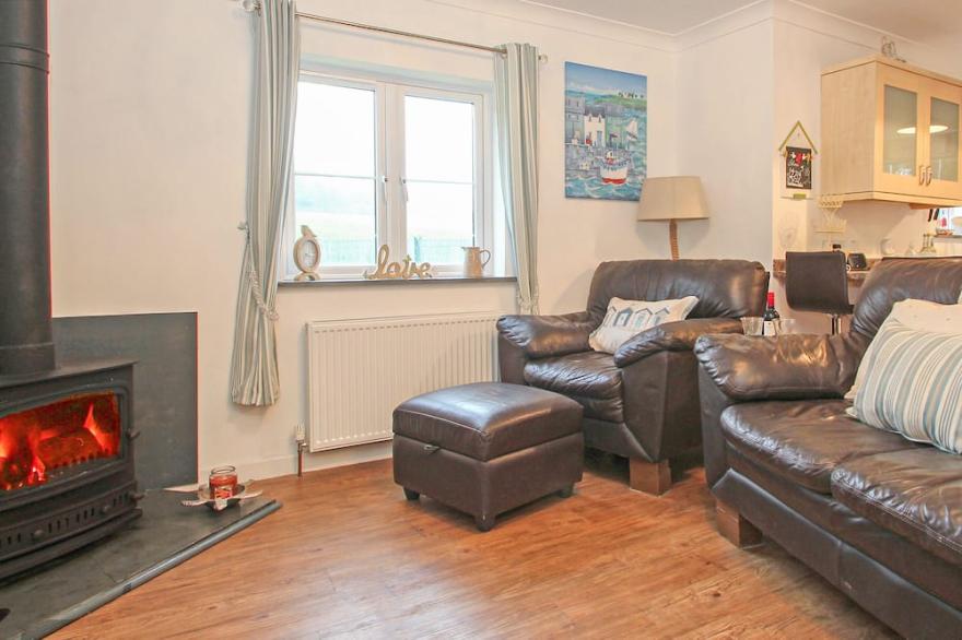 DEMELZA COTTAGE, pet friendly, character holiday cottage in Truro