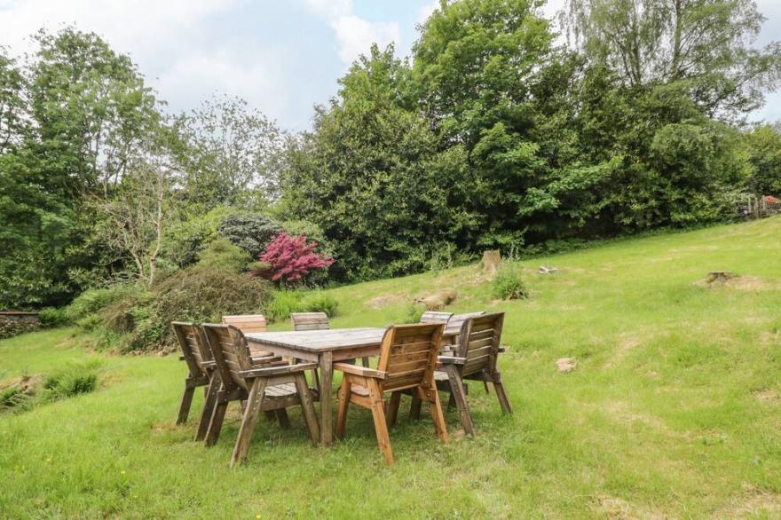 HALL BANK COTTAGE, pet friendly, with open fire in Rydal
