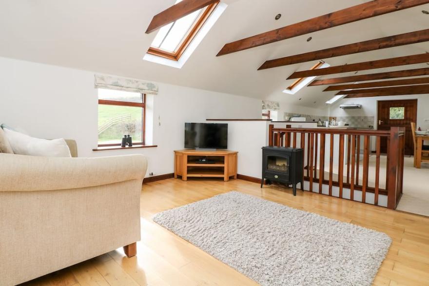 CASTLE DORE BARN, family friendly, with a garden in Fowey