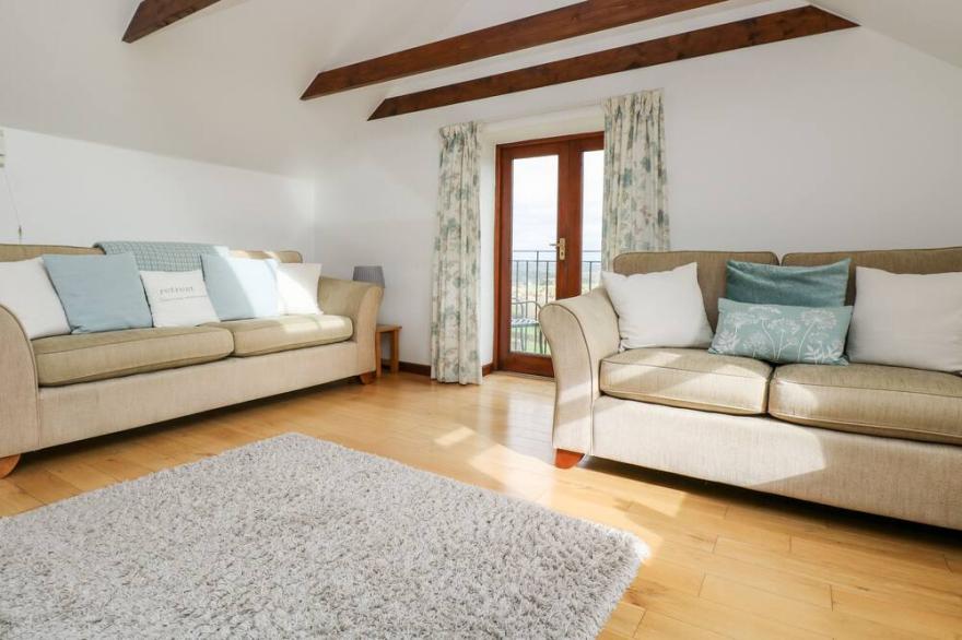 CASTLE DORE BARN, family friendly, with a garden in Fowey