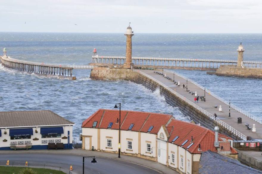GRANARY COTTAGE, pet friendly, with a garden in Staintondale