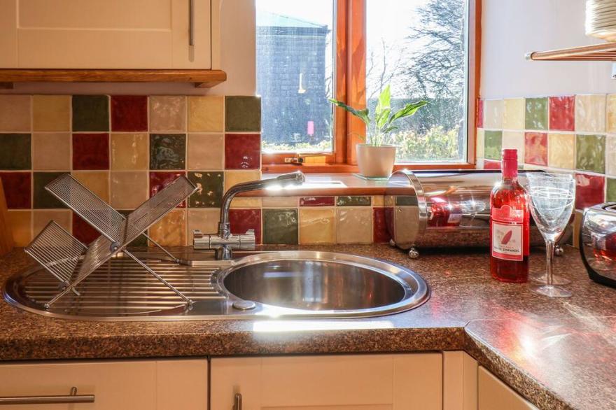 GRANARY COTTAGE, pet friendly, with a garden in Staintondale