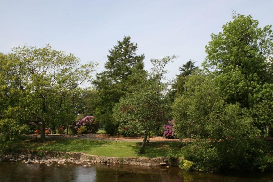 GRETA MILL, pet friendly, luxury holiday cottage in Keswick