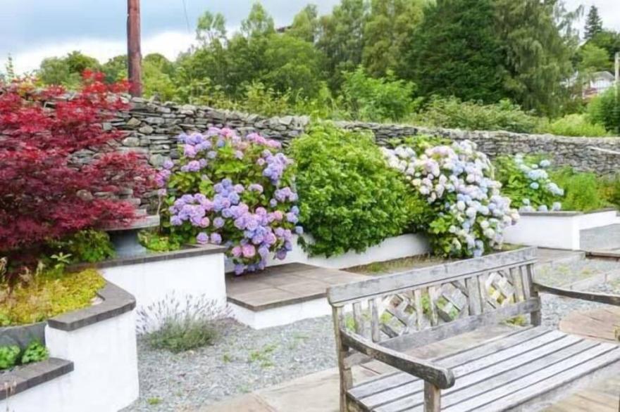 THOMPSON COTTAGE, family friendly, with open fire in Ambleside