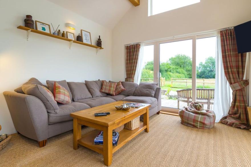 THE STABLES, pet friendly, luxury holiday cottage in Crudgington