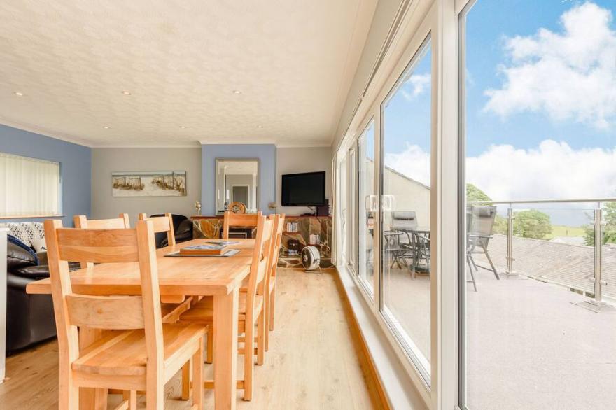 17 GLYN Y MARIAN, pet friendly, country holiday cottage in Llanbedrog