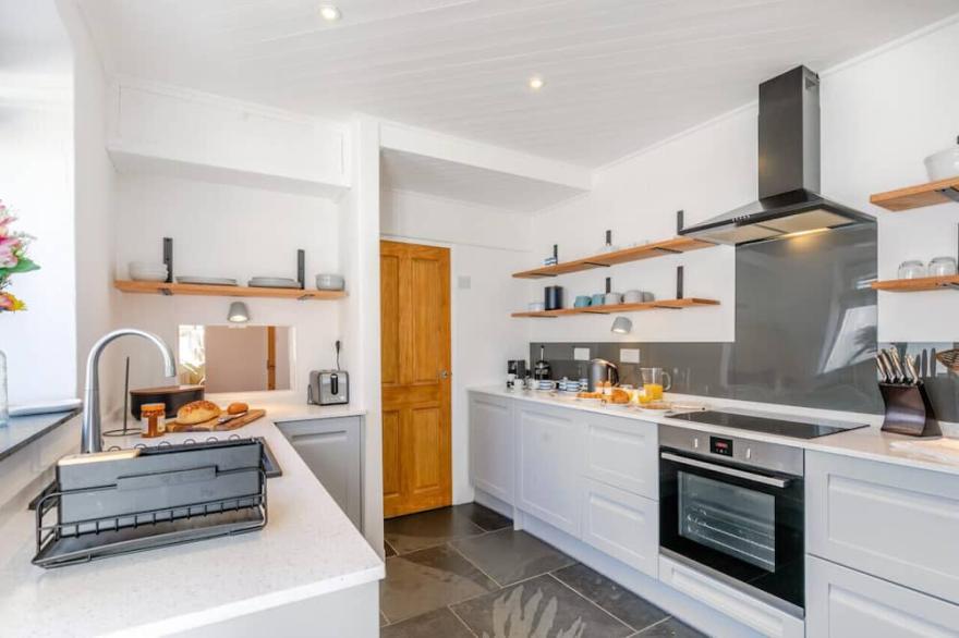 Suffolk Cottage - Two Bedroom House, Sleeps 4