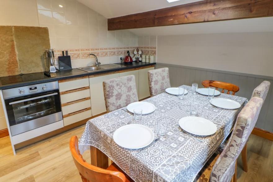 CARVIN-TOR, family friendly, with hot tub in Northallerton
