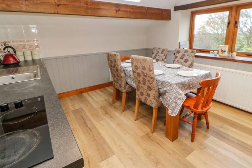 CARVIN-TOR, family friendly, with hot tub in Northallerton