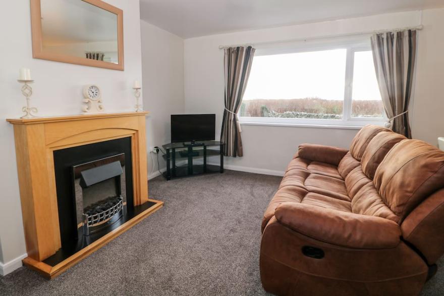 PENTRE IAGO, pet friendly, country holiday cottage in Rhoscolyn