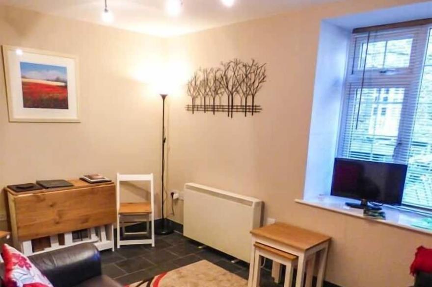 HOLLOWELL HOUSE, pet friendly, country holiday cottage in Boscastle