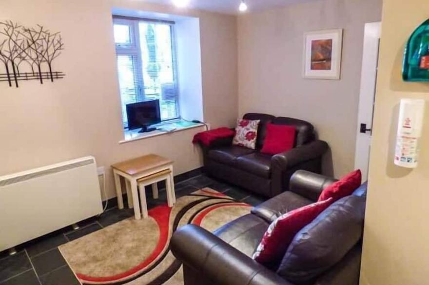 HOLLOWELL HOUSE, pet friendly, country holiday cottage in Boscastle
