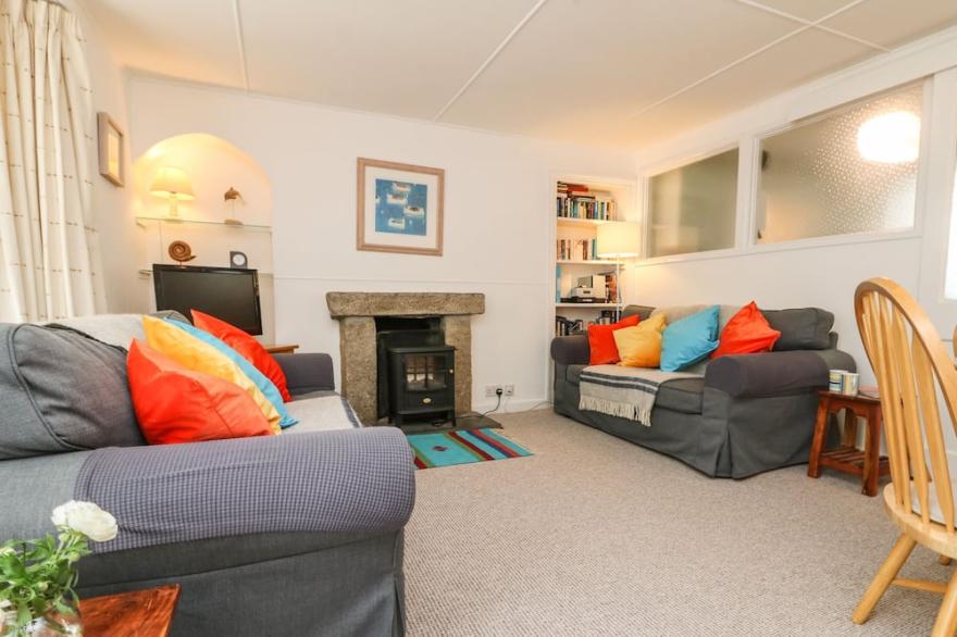 CALAC COTTAGE, family friendly, country holiday cottage in Mousehole