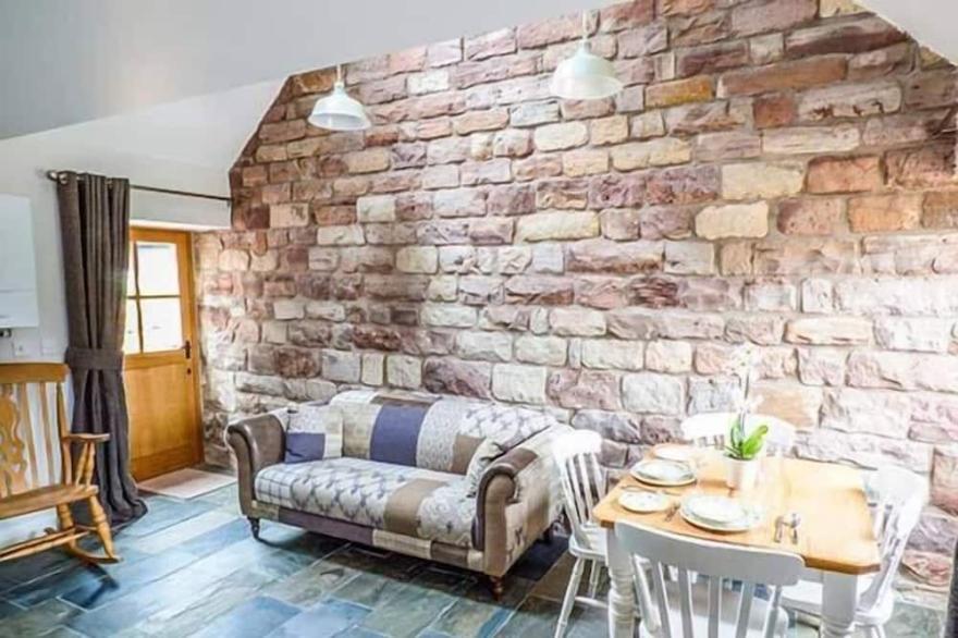 JACOB'S BARN, pet friendly, with a garden in Ramshorn