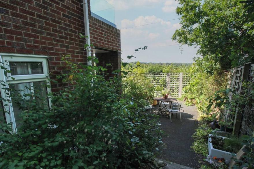 PLUM HILL STUDIO, with a garden in Oswestry