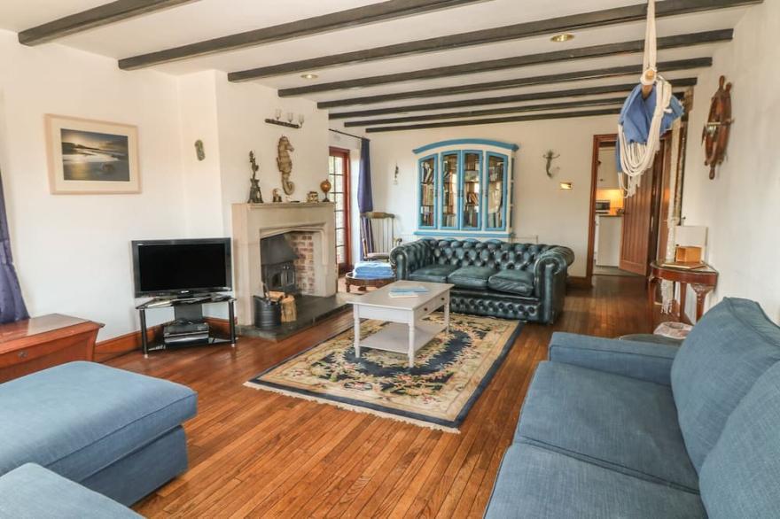 MENGARTH, pet friendly, country holiday cottage in Cadgwith