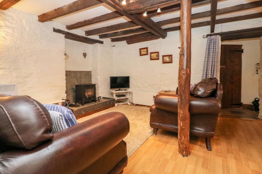 APPLE LOFT, pet friendly, country holiday cottage in Lostwithiel