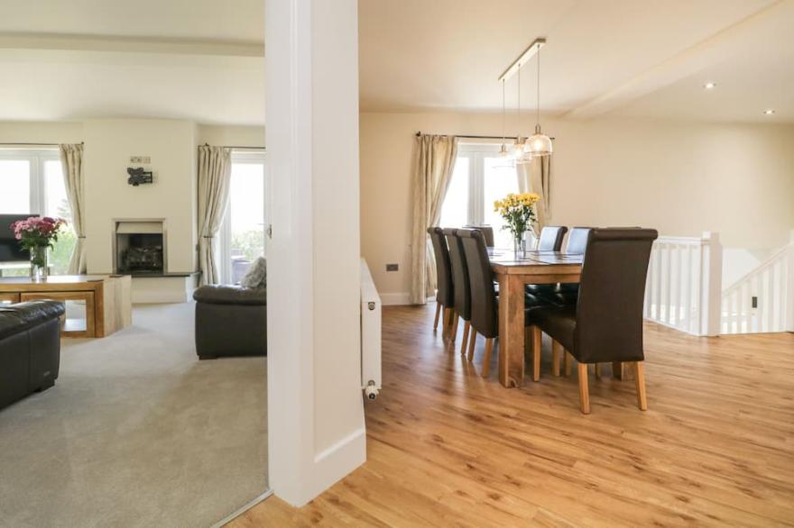 SKIDDAW HEIGHTS, family friendly, with a garden in Keswick