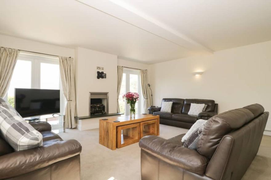 SKIDDAW HEIGHTS, family friendly, with a garden in Keswick