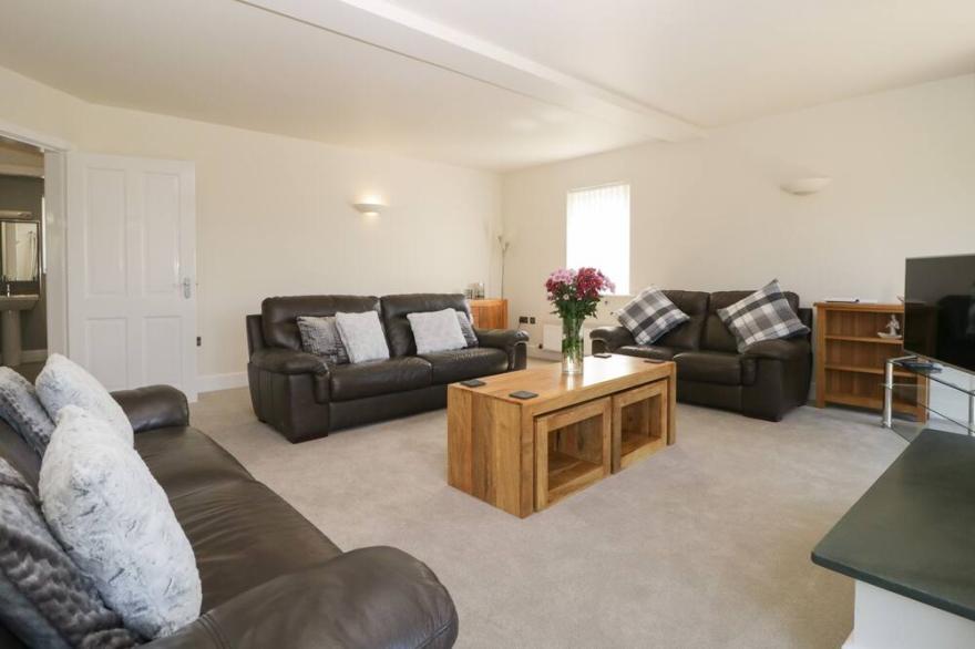 SKIDDAW HEIGHTS, family friendly, with a garden in Keswick