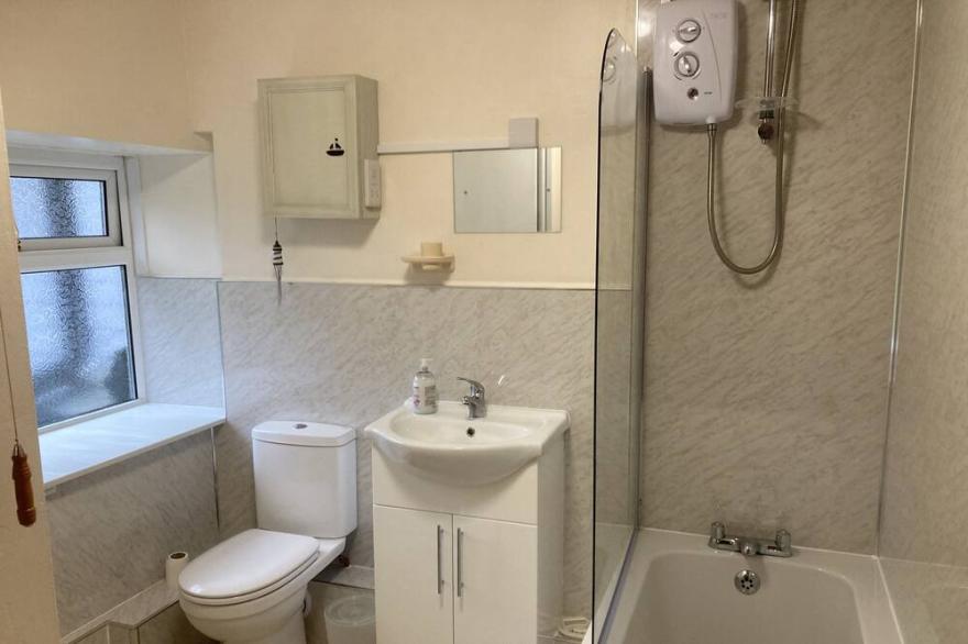 2 LLAWRCOED ISAF, pet friendly, with open fire in Llanbrynmair