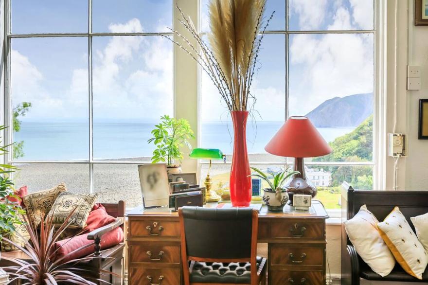 CLOONEAVIN APARTMENT 8, pet friendly in Lynmouth