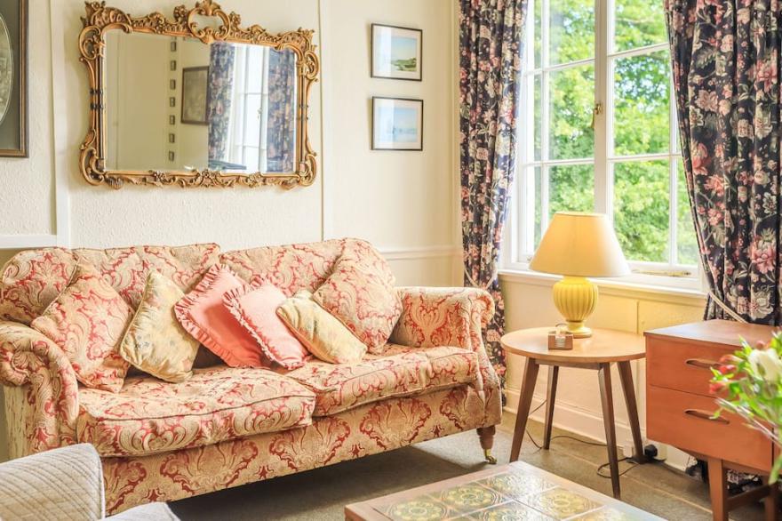 CLOONEAVIN APARTMENT 8, pet friendly in Lynmouth