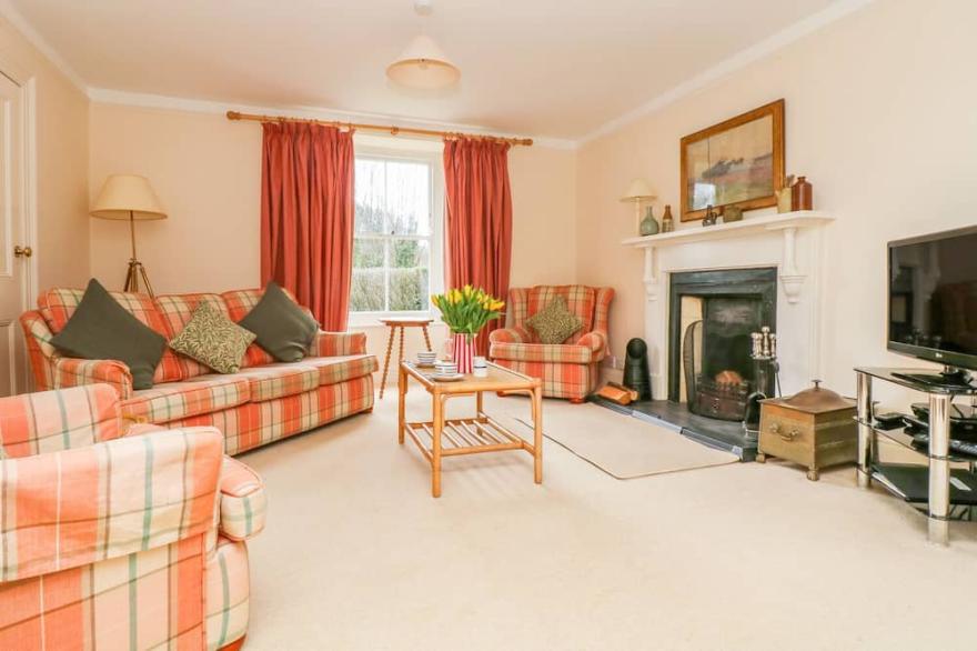 GOSHEN FARM, pet friendly, with open fire in St Agnes