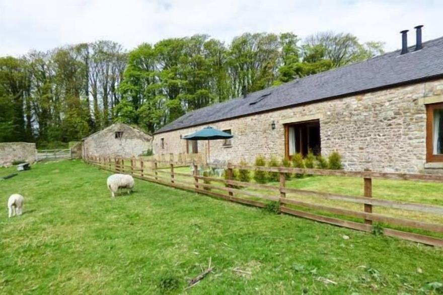 POPPY COTTAGE, pet friendly, with open fire in Lancaster
