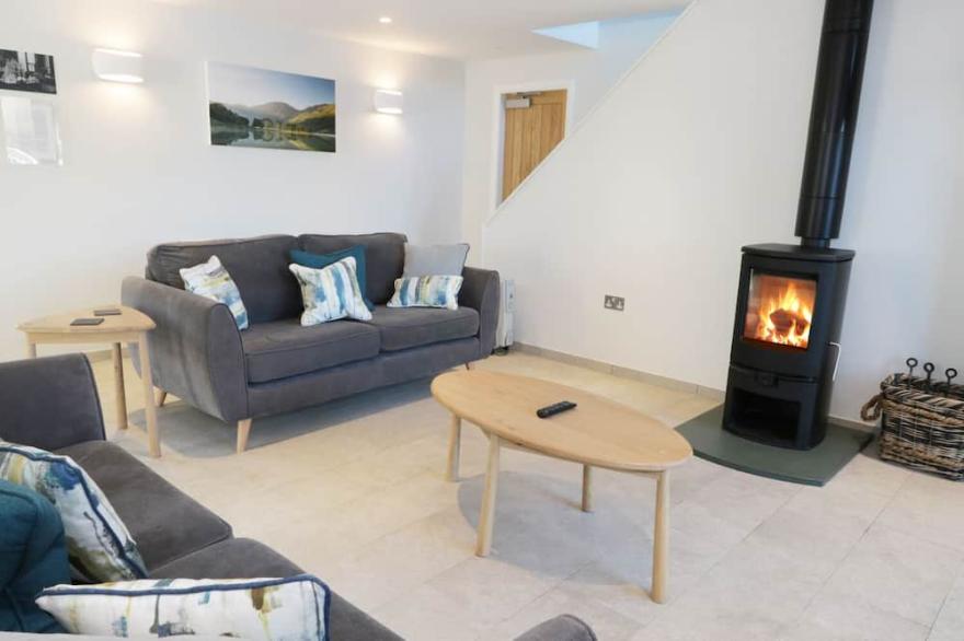 LUND, pet friendly, with open fire in Far Sawrey
