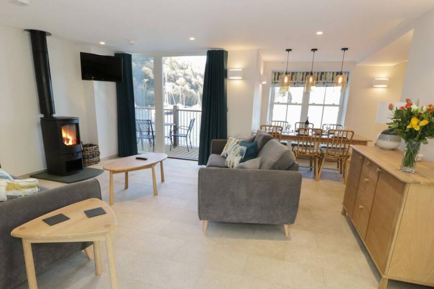 LUND, pet friendly, with open fire in Far Sawrey