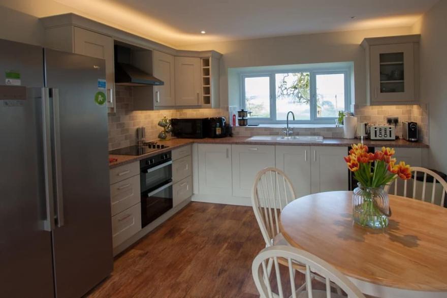 WESTMAINS FARM, family friendly, luxury holiday cottage in Longtown