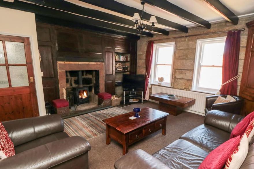GRIMES COTTAGE, pet friendly, character holiday cottage in Staithes