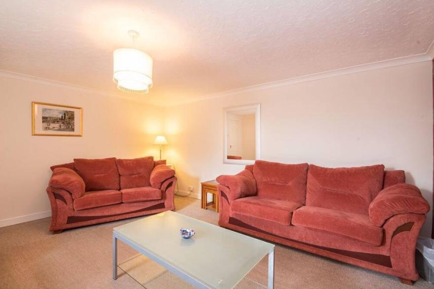 Large holiday home in the centre of Cromarty - pet friendly.