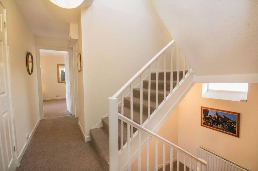 Large holiday home in the centre of Cromarty - pet friendly.
