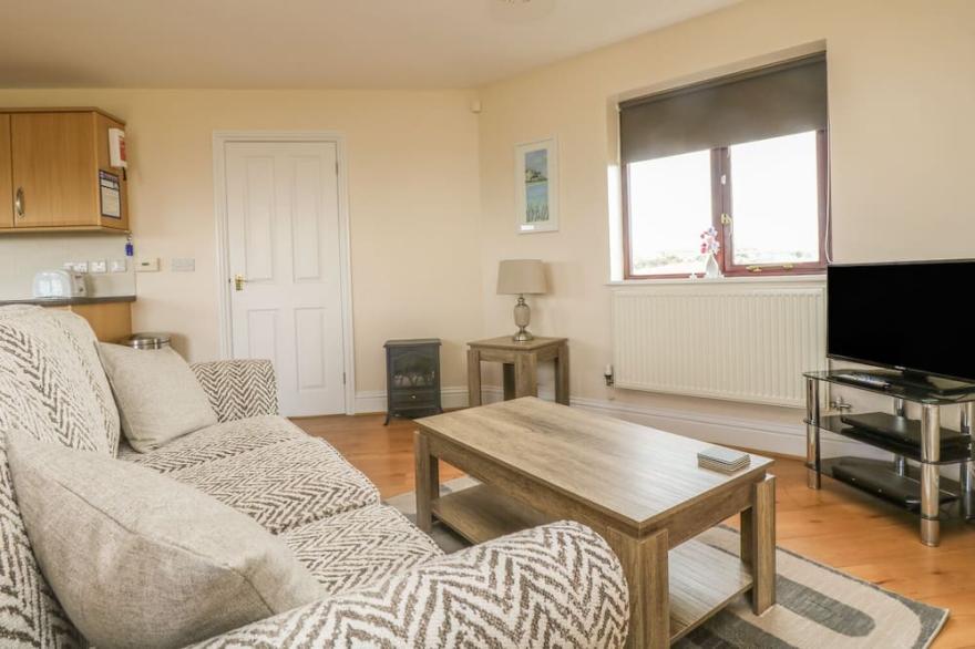 SEABREEZE, country holiday cottage, with a garden in Marazion