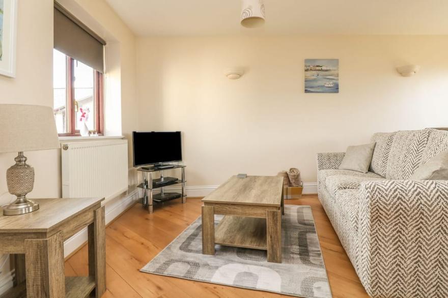 SEABREEZE, country holiday cottage, with a garden in Marazion