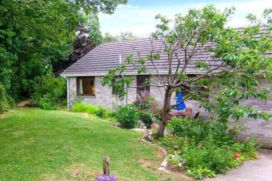 BRYN YR HAF, pet friendly, with open fire in Lampeter