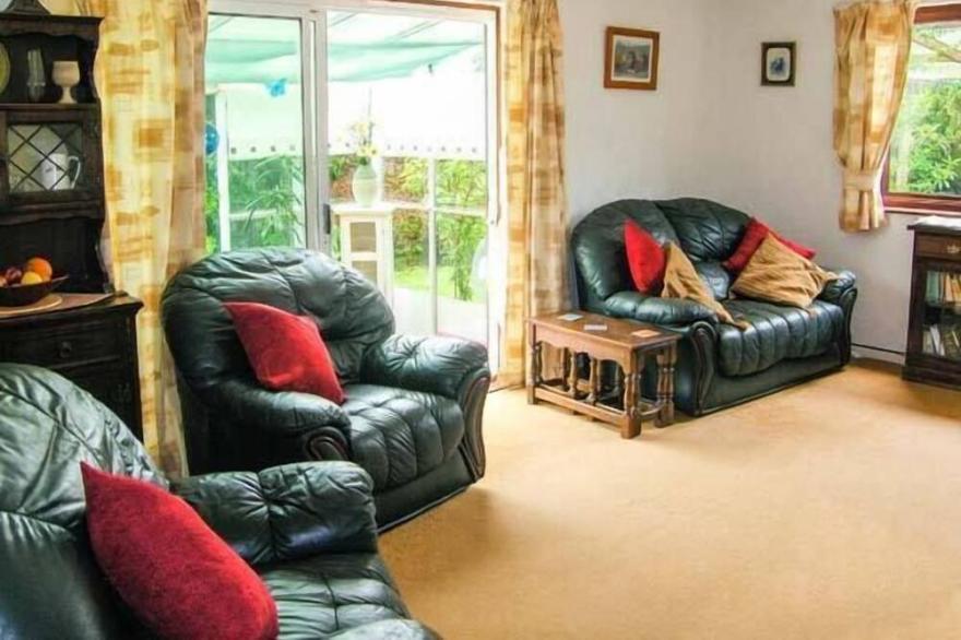 BRYN YR HAF, pet friendly, with open fire in Lampeter