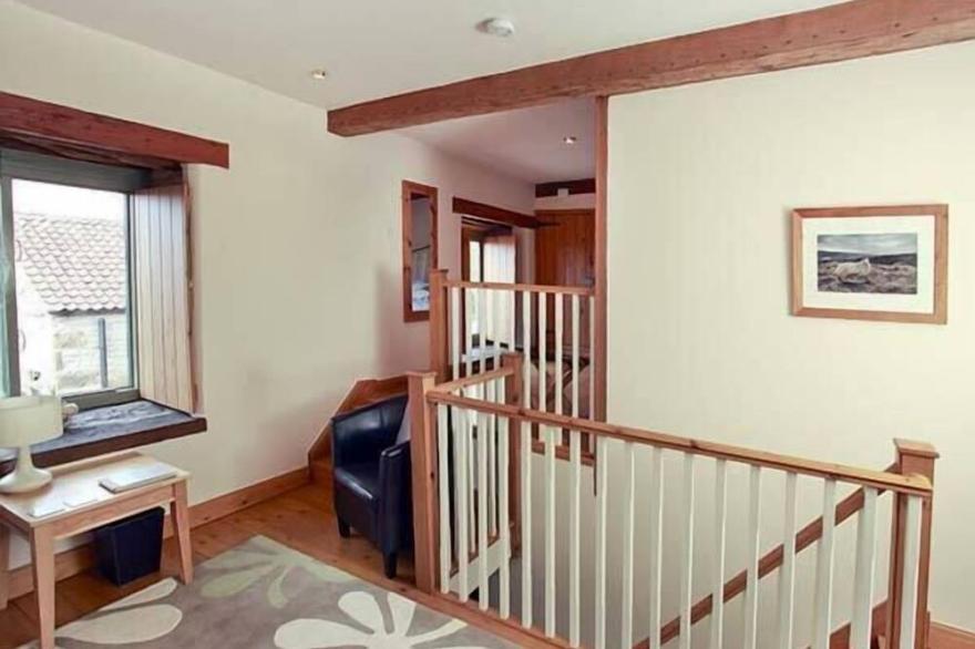 COW BYRE COTTAGE, character holiday cottage, with a garden in Wrelton