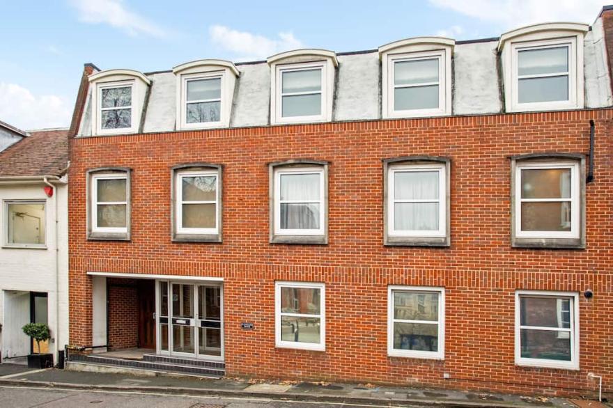 Right in the heart of Winchester with Castle View