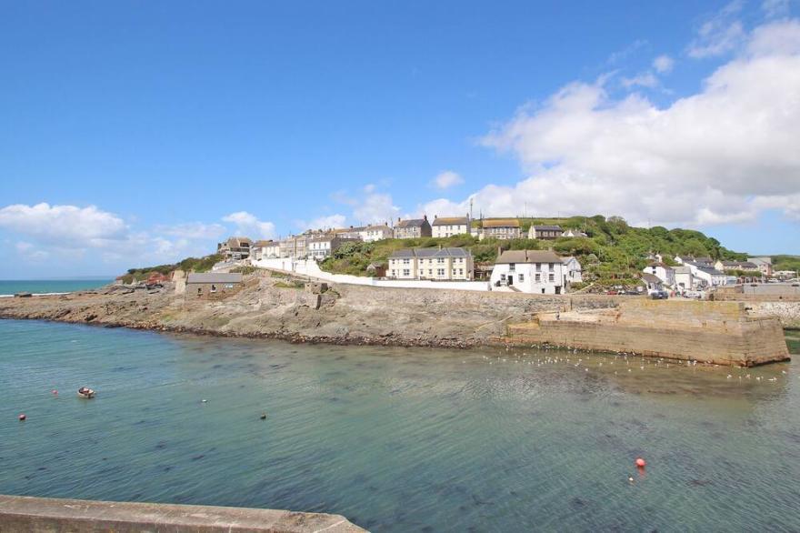 ELFIN COTTAGE, pet friendly, country holiday cottage in Porthleven