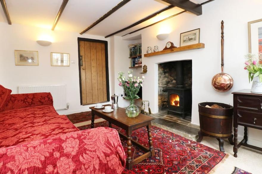 13 CASTLE HILL, pet friendly, with open fire in Lostwithiel