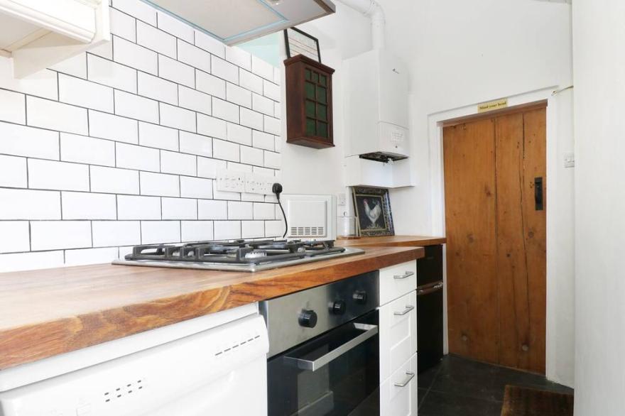 13 CASTLE HILL, pet friendly, with open fire in Lostwithiel