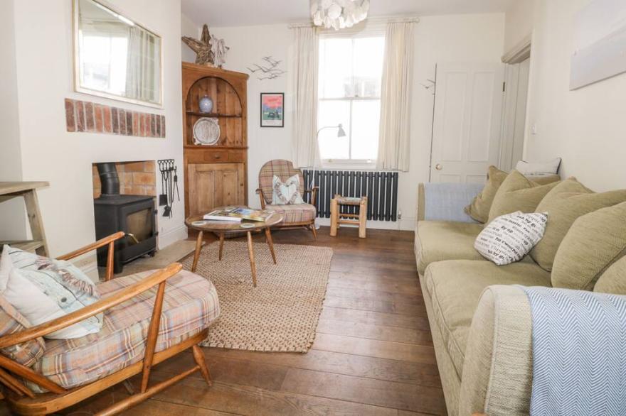 47 PRINCESS STREET, family friendly, with open fire in Scarborough