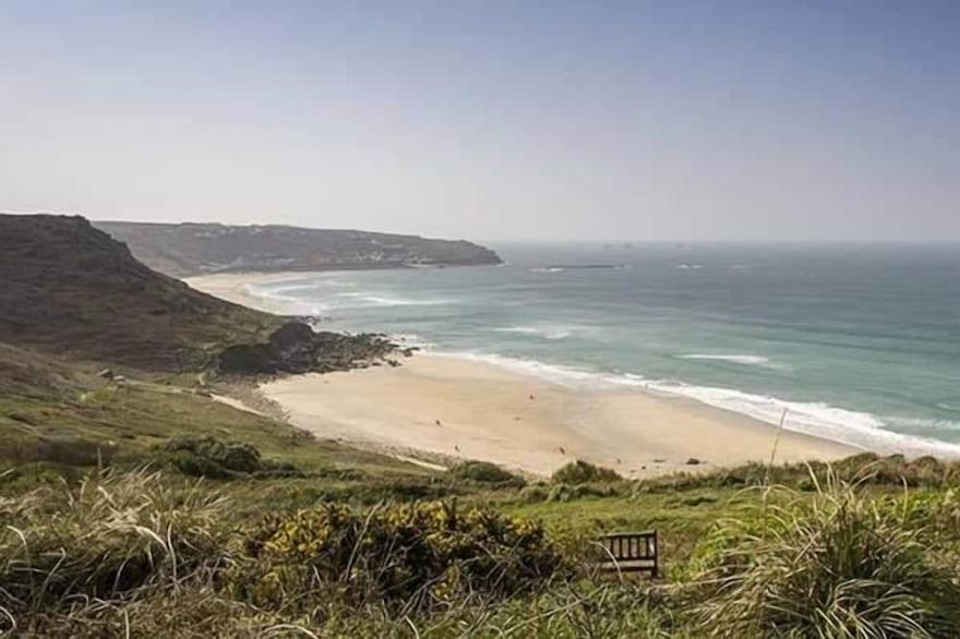 CRAGFORD, family friendly, luxury holiday cottage in Sennen Cove