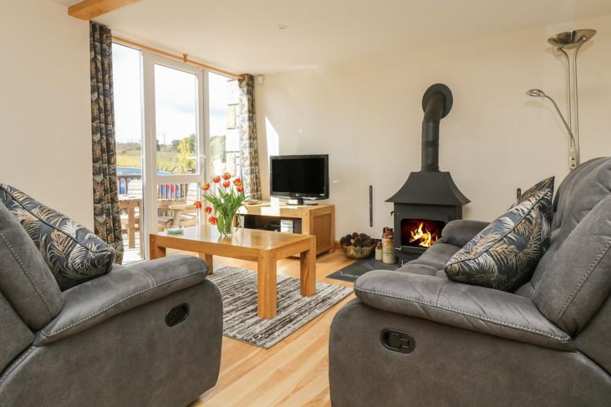 MYNHEER FARM BARN, family friendly, with open fire in Redruth