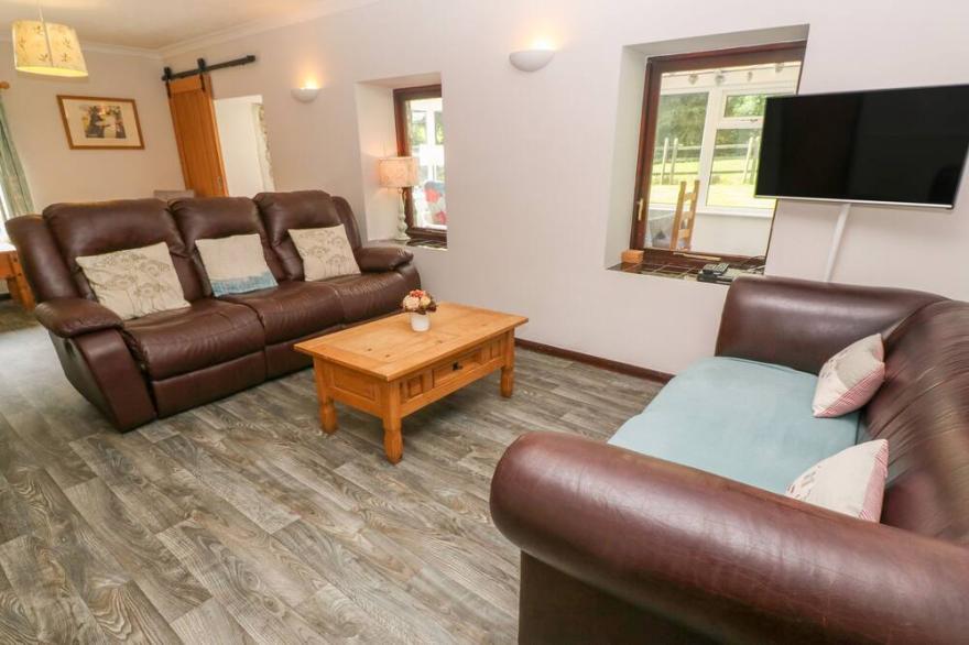 AVALLON, pet friendly, character holiday cottage in Penzance