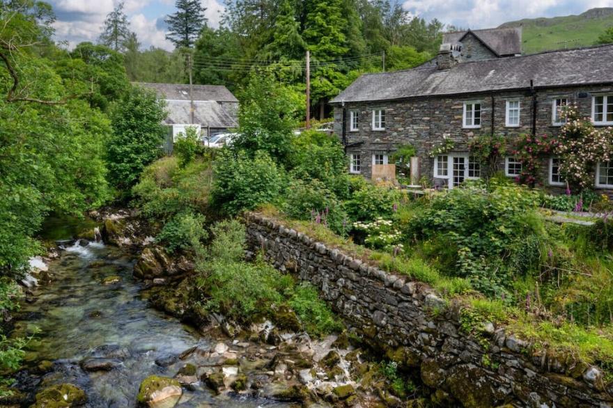 Mill Race Cottage - Two Bedroom House, Sleeps 4