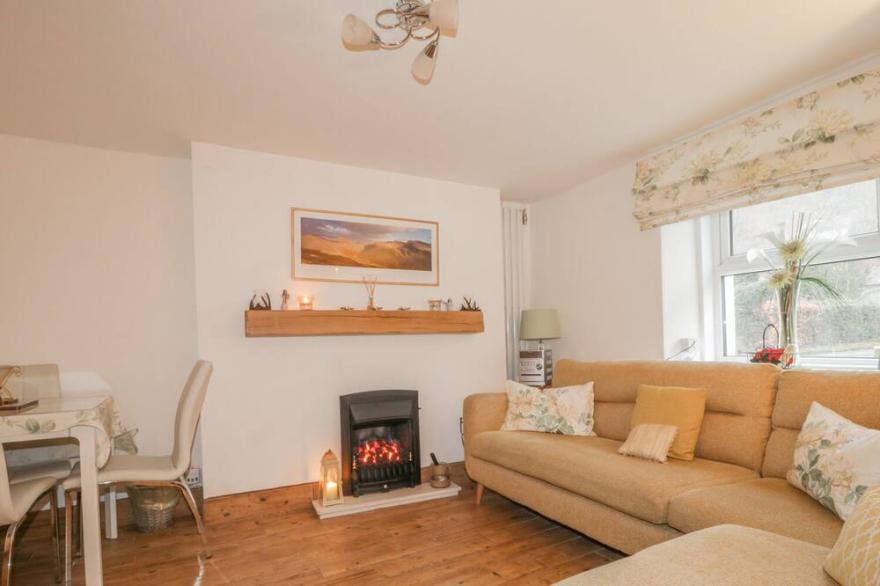 BRIGHAM ROW COTTAGE, pet friendly in Keswick